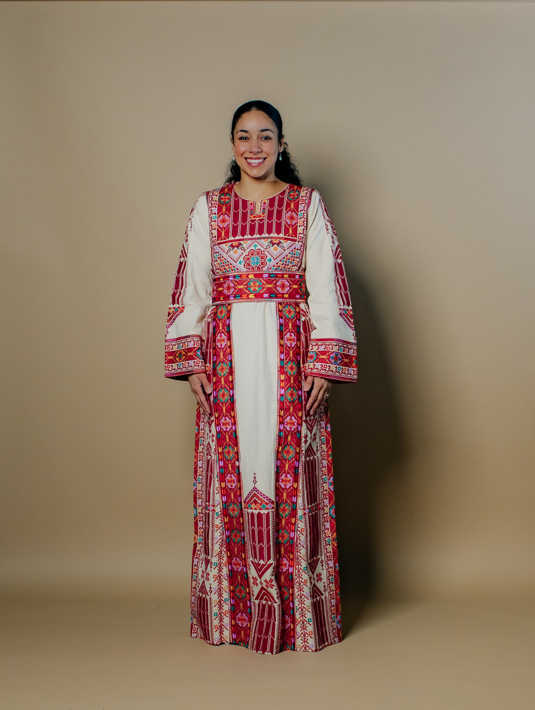 Nahid Traditional Itameen Thobe with Vibrant Embroidery