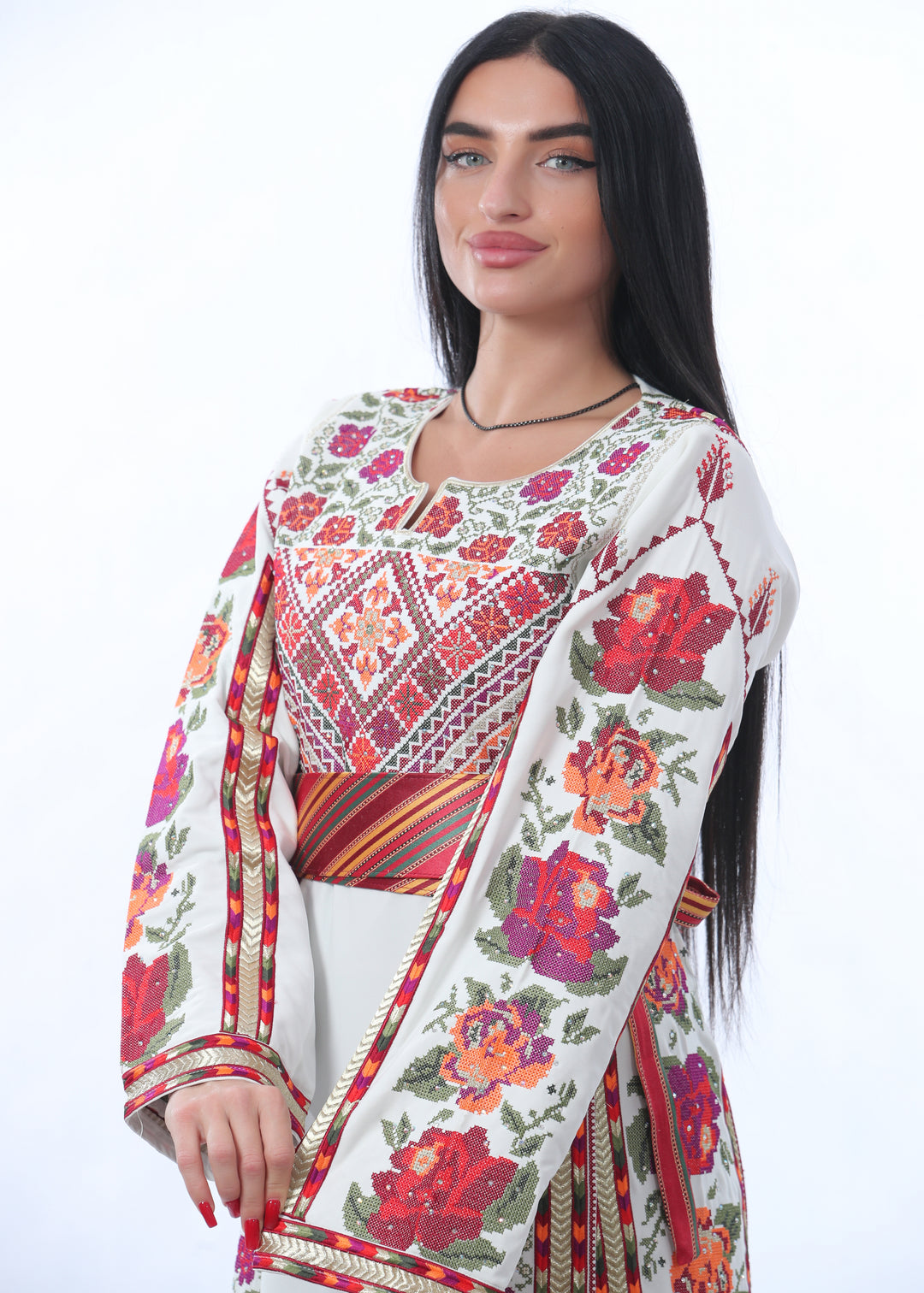 Amira Floral Embroidered Thobe